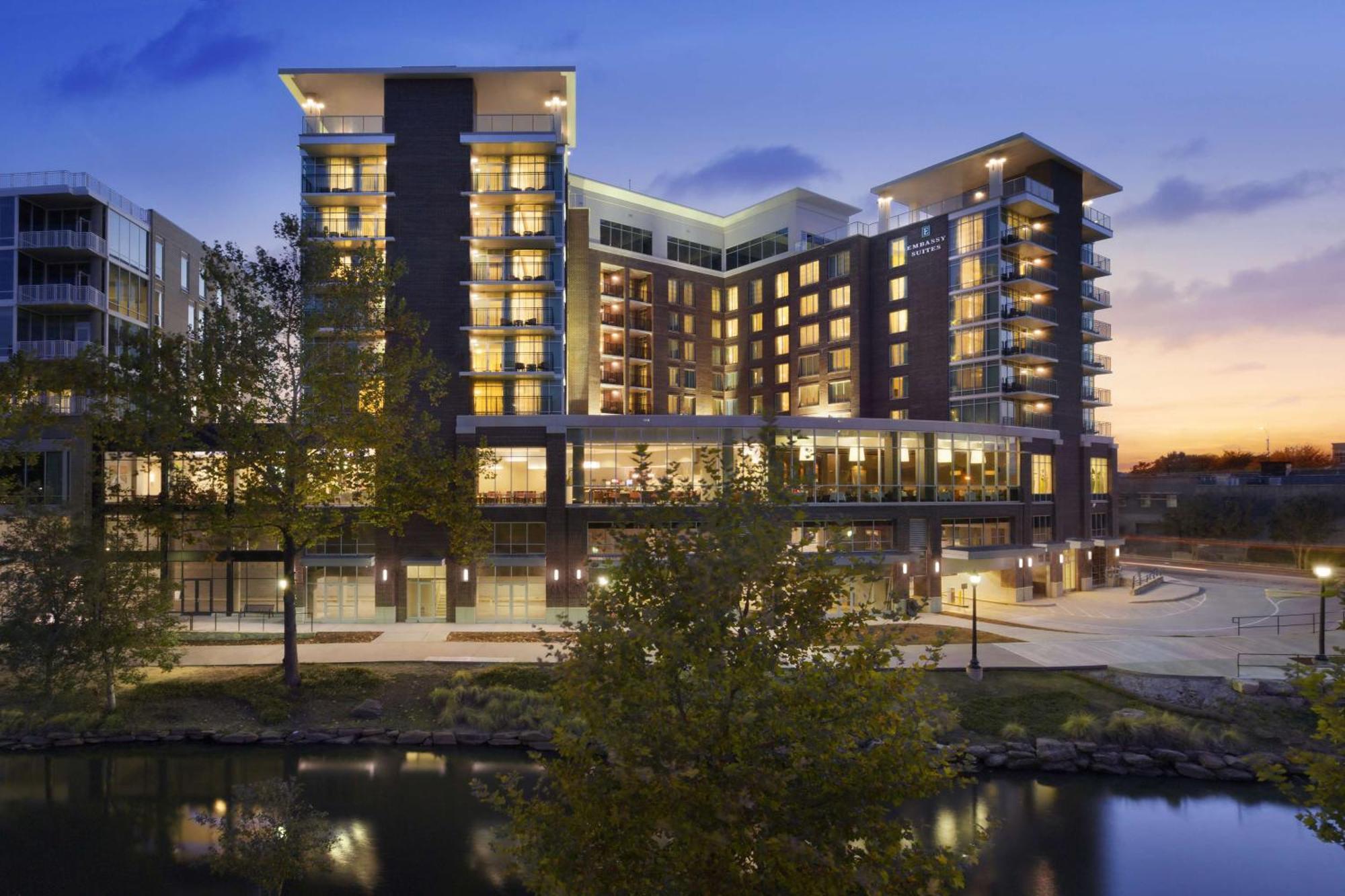Embassy Suites By Hilton Greenville Downtown Riverplace מראה חיצוני תמונה