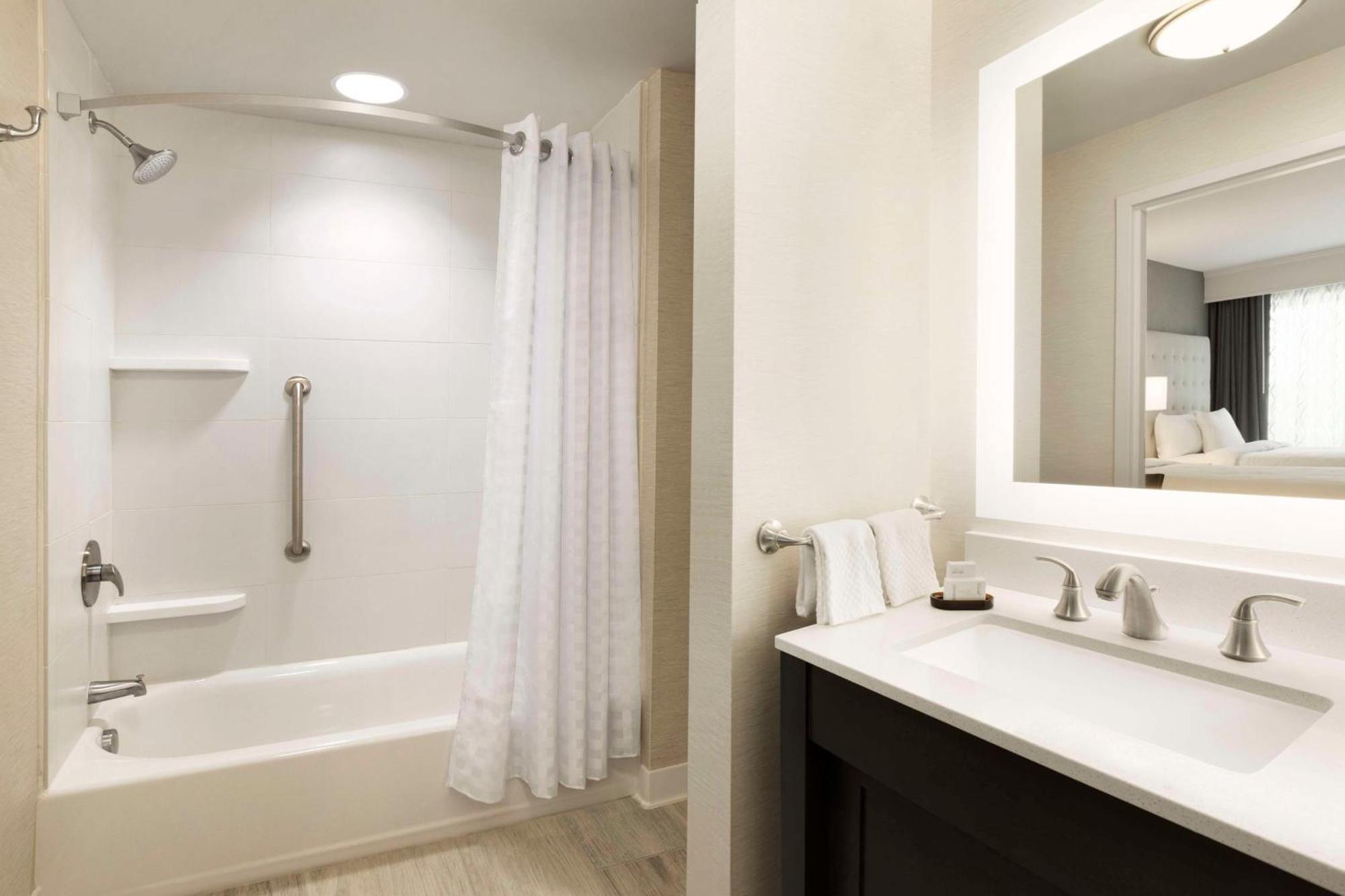 Embassy Suites By Hilton Greenville Downtown Riverplace מראה חיצוני תמונה