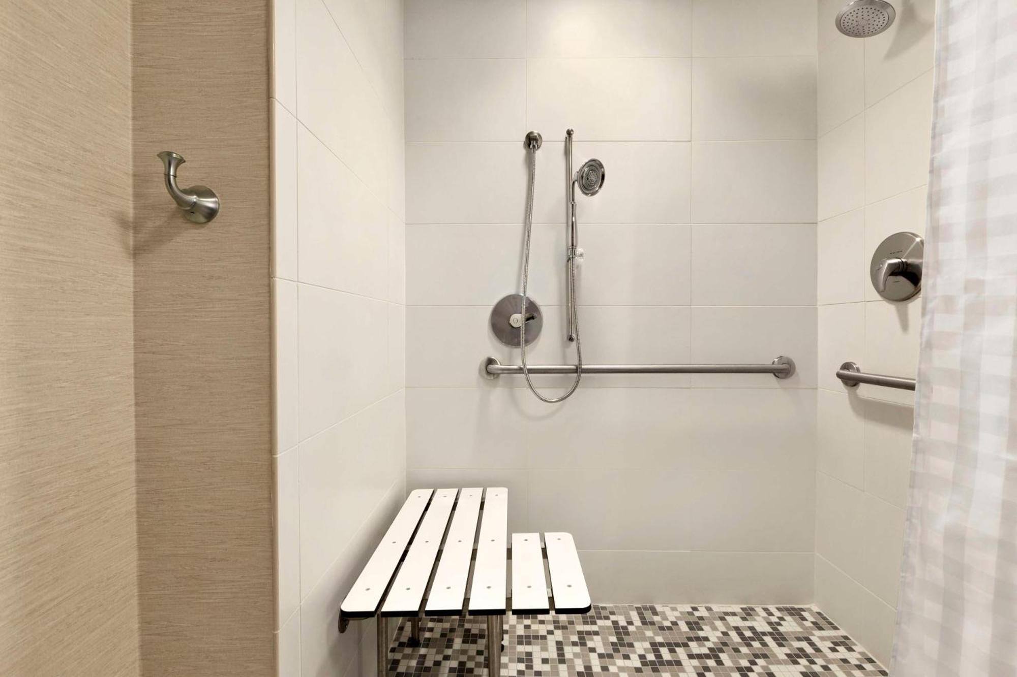 Embassy Suites By Hilton Greenville Downtown Riverplace מראה חיצוני תמונה